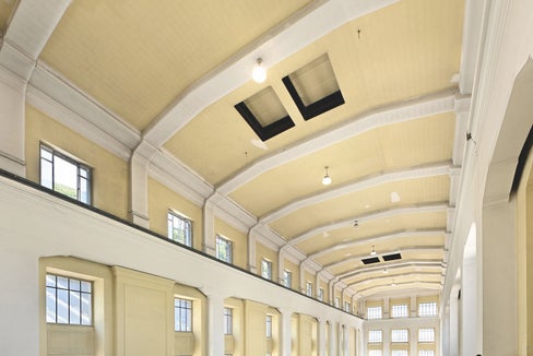 5,5 Milliarden Kilowattstunden Strom aus Wasserkraft werden in Südtirol jährlich in rund 1000 Wasserkraftwerken verschiedenster Größe - im Bild das Kraftwerk Kardaun bei Bozen – produziert. (Foto: Alperia)