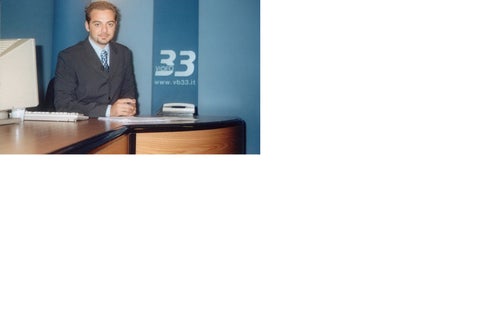 Un giovanissimo Marco Galateo conduttore del telegiornale di Video33: il giornalismo è stata la prima occupazione dell'attuale vicepresidente e assessore provinciale. (Foto: Marco Galateo)