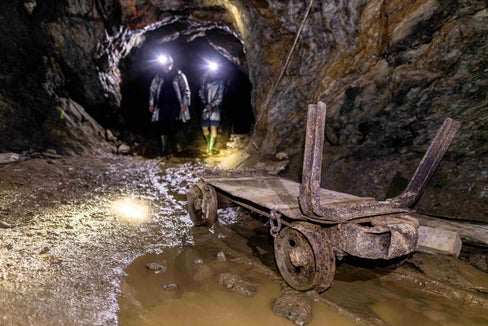 Sotto il Monteneve: dall’imboccatura della galleria Karl in Val Passiria si attraversa la catena montuosa lungo un percorso di circa 6 chilometri, uscendo dall’altra parte della montagna in Val Ridanna. (Foto: Alan Bianchi)
