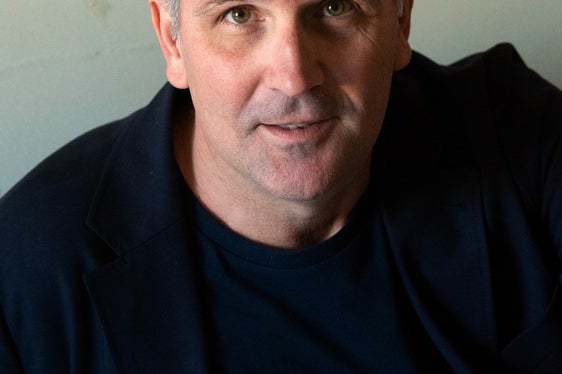 “Fare teatro contemporaneo vuol dire inserirsi nella realtà sociale: lo spettacolo diventa una restituzione delle storie di persone che nel teatro sperimentano un modo diverso di stare assieme. È un teatro che porta conforto”. Walter Zambaldi, direttore del Teatro Stabile di Bolzano. (Foto: Tommaso Le Pera)