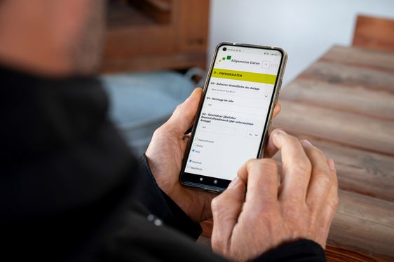 Beim kostenlosen Check-up für die Bürgerinnen und Bürger sammeln die Kaminkehrer verschiedenste Daten zu den
kleinen Holzheizungen, die in eine Datenbank fließen. (Foto: LPA/Fabio Brucculeri)