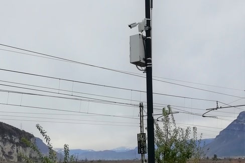 A Salorno il rumore dei treni in transito nella stazione viene ora misurato 24 ore su 24. (Foto: Claudia Corrent)