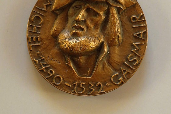 Michael Gaismair auf Medaille in Bronze (Othmar Winkler, 1982): Anführer der Bauernaufstände 1525 und Visionär einer neuen Gesellschaftsordnung (Foto: Hofburg Brixen)