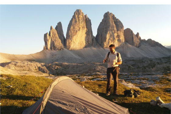 Nei parchi naturali dell’Alto Adige non è consentito montare tende o accamparsi. L’unica eccezione per il pernottamento nelle aree protette è rappresentata dal bivacco alpino in situazioni di emergenza. (Foto: Ufficio Natura della Provincia)