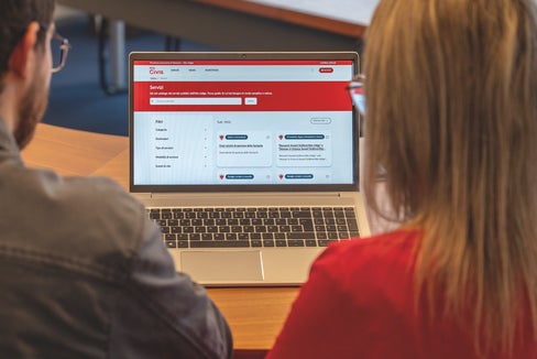 Nel nuovo myCIVIS sono disponibili informazioni su tutti i servizi dell’Amministrazione provinciale dell’Alto Adige. (Foto: Greta Stuefer)