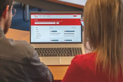 Nel nuovo myCIVIS sono disponibili informazioni su tutti i servizi dell’Amministrazione provinciale dell’Alto Adige. (Foto: Greta Stuefer)