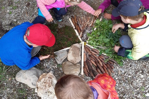 Le offerte dei Parchi naturali dell'Alto Adige per i più piccoli rendono la natura tangibile. (Foto: Andrea Leitner)