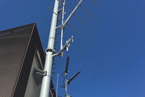 Das Land Südtirol installiert moderne, verteilte Antennensystemen (DAS), um auch in den Tunnels den Mobilfunkempfang zu gewährleisten. Die neue Technologie soll es möglich machen, überall die einheitliche Notrufnummer kontaktieren zu können. (Foto: LPA)