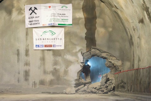 Die Arbeiten am Tunnel der Nordwestumfahrung in Meran gehen
planmäßig voran. (Foto: Landesabteilung Tiefbau)