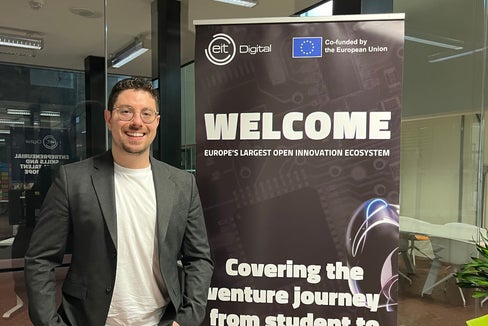 Cristian Frigo offre alle startup altoatesine del NOI Techpark di Bolzano consulenza e supporto per la realizzazione di progetti nel campo della digitalizzazione. Foto: EIT Digital