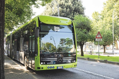 Zero Emission als Ziel: SASA, das größte öffentliche Nahverkehrsunternehmen
in Südtirol - gemessen an der Anzahl der Busse, Linien und Fahrgäste - setzt seinen Weg in Richtung emissionsfreie Mobilität fort. (Foto: SASA/Lucia Rose Buffa)