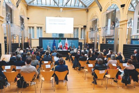La prima seduta della Piattaforma Economia 2030 si è tenuta il 24 ottobre a Palazzo Widmann. (Foto: Fabio Brucculeri)