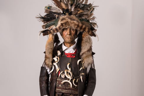 2022 veröffentlichte das Südtiroler Weinmuseum die Publikation „Der Saltner. Flurwache zwischen Amtsperson und Kunstfigur“. Darin finden sich knapp zusammengefasst die Ergebnisse dieser Forschungsarbeit. (Foto: Südtiroler Weinmuseum/Gerd Eder)