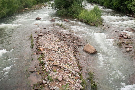 Die Regenfälle im Frühjahr haben auch in der Talfer bei Bozen Entspannung gebracht. Dennoch: Die geringen Niederschläge des vergangenen Winters waren eine Warnung an uns alle. (Foto: Claudia Corrent)