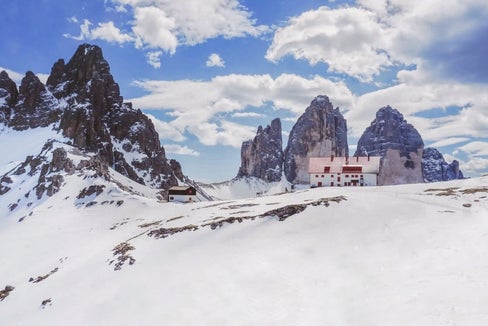 L’intervento di adeguamento infrastrutturale del Rifugio Locatelli prevede la posa di una nuova rete fognaria, delle infrastrutture per la rete elettrica e per la connessione in fibra ottica. (Foto: USP)