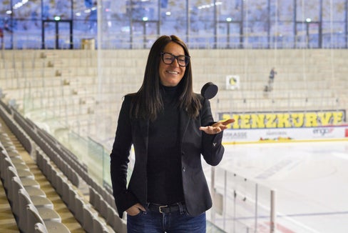 Dorotea Mader, Pusterer Managerin und Präsidentin der Alps Ice Academy: „Unsere Vision ist klar: 51 Prozent Ausbildung, 49 Prozent Sport.“ (Foto: Michael Ranalter)