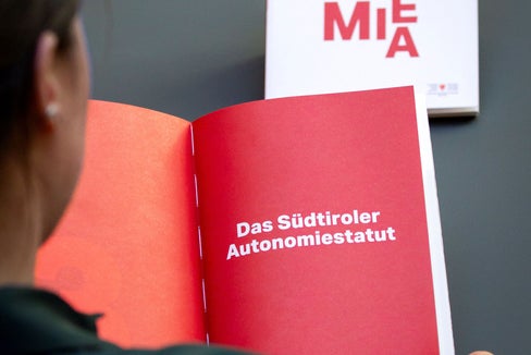 Das Autonomiestatut: Bis zur Genehmigung eines Verfassungsgesetzes zu seiner Änderung ist es ein langer Weg. (Foto: Fabio Brucculeri)