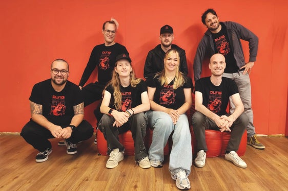 Pieni di energia: il nuovo consiglio direttivo ell’associazione DUNG con (da sinistra) Christian Kofler (presidente), Valentin Meyer, Moritz Markart, Raffael Thaler, Martina Nothegger, Damian Psenner e Michael Hofer (vicepresidente). (Foto: DUNG)