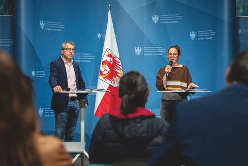 Maggiore visibilità per le donne esperte: Sono invitate a registrarsi alla banca dati ADA e a contribuire attivamente al dibattito pubblico e specialistico in Alto Adige. (Foto: Fabio Brucculeri)