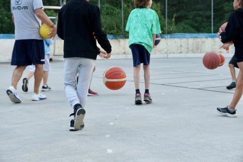 Die eigenverantwortliche Ausbildung von Betreuern und Mitarbeitern ist wichtig unter anderem für für die Sommercamps der USSA. (Foto: Unione Societá sportive altoatesine/USSA)