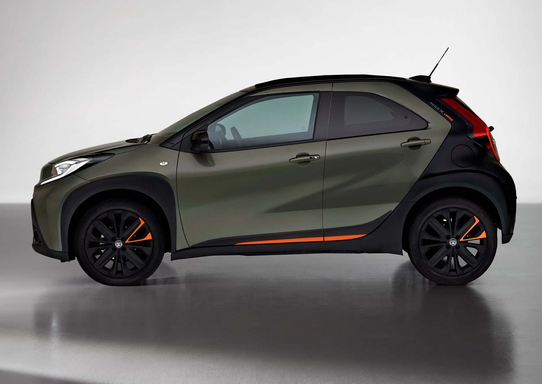 2022 Toyota Aygo X profile