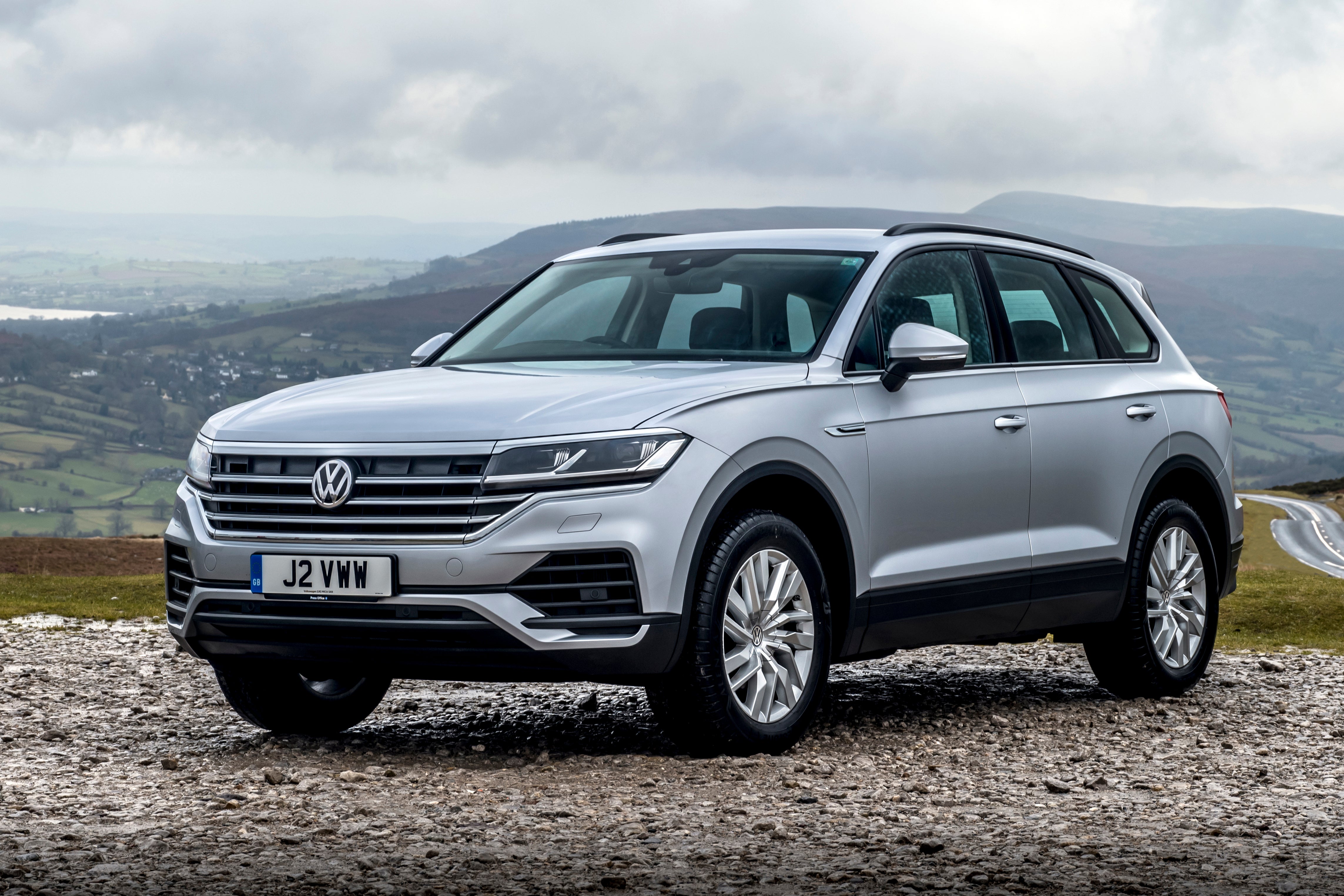 Volkswagen Touareg Review 2022: Front Side View