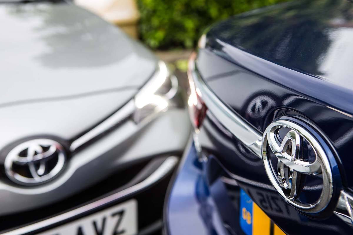 Toyota Avensis badges