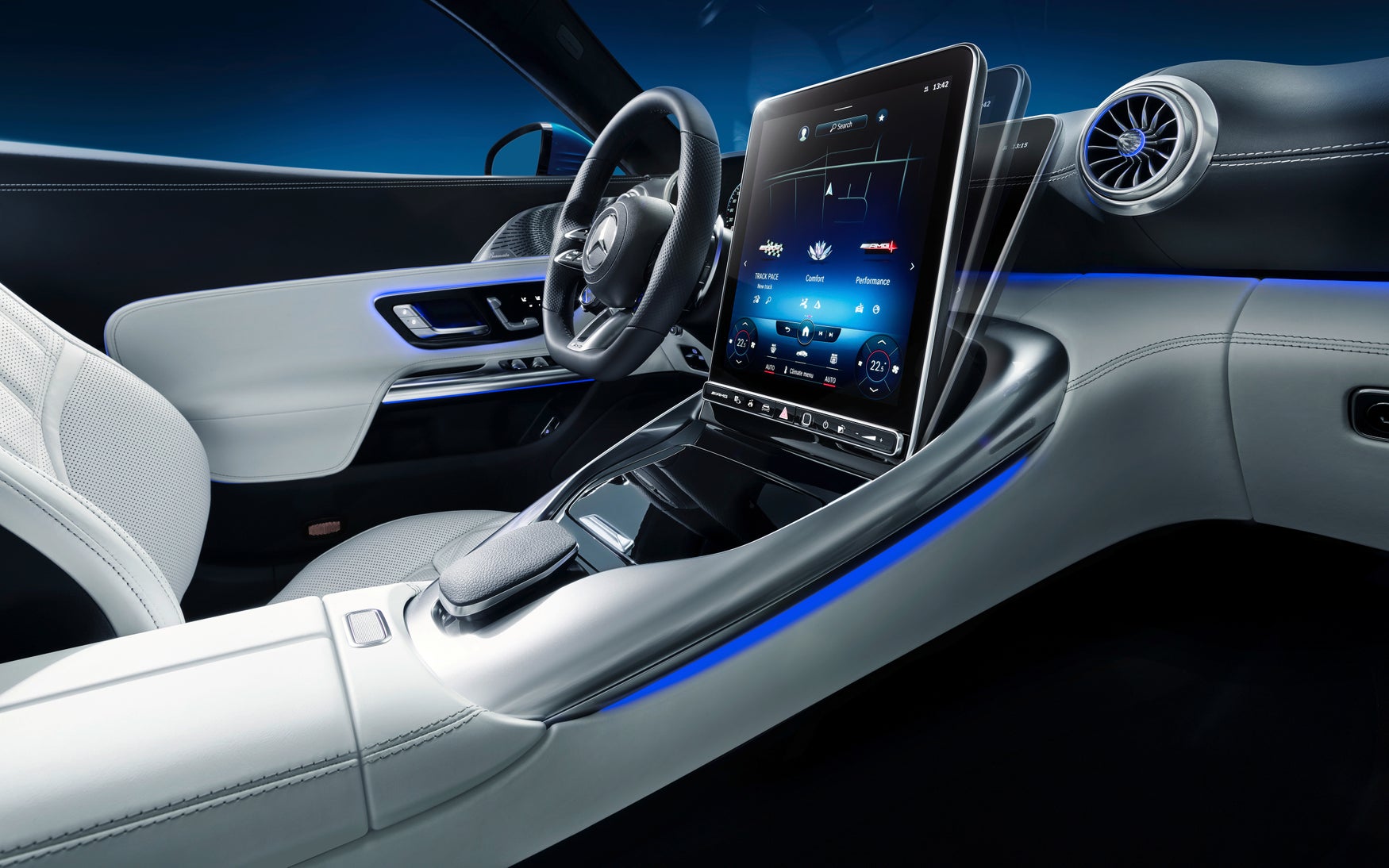 2022 Mercedes SL dash and infotainment screen