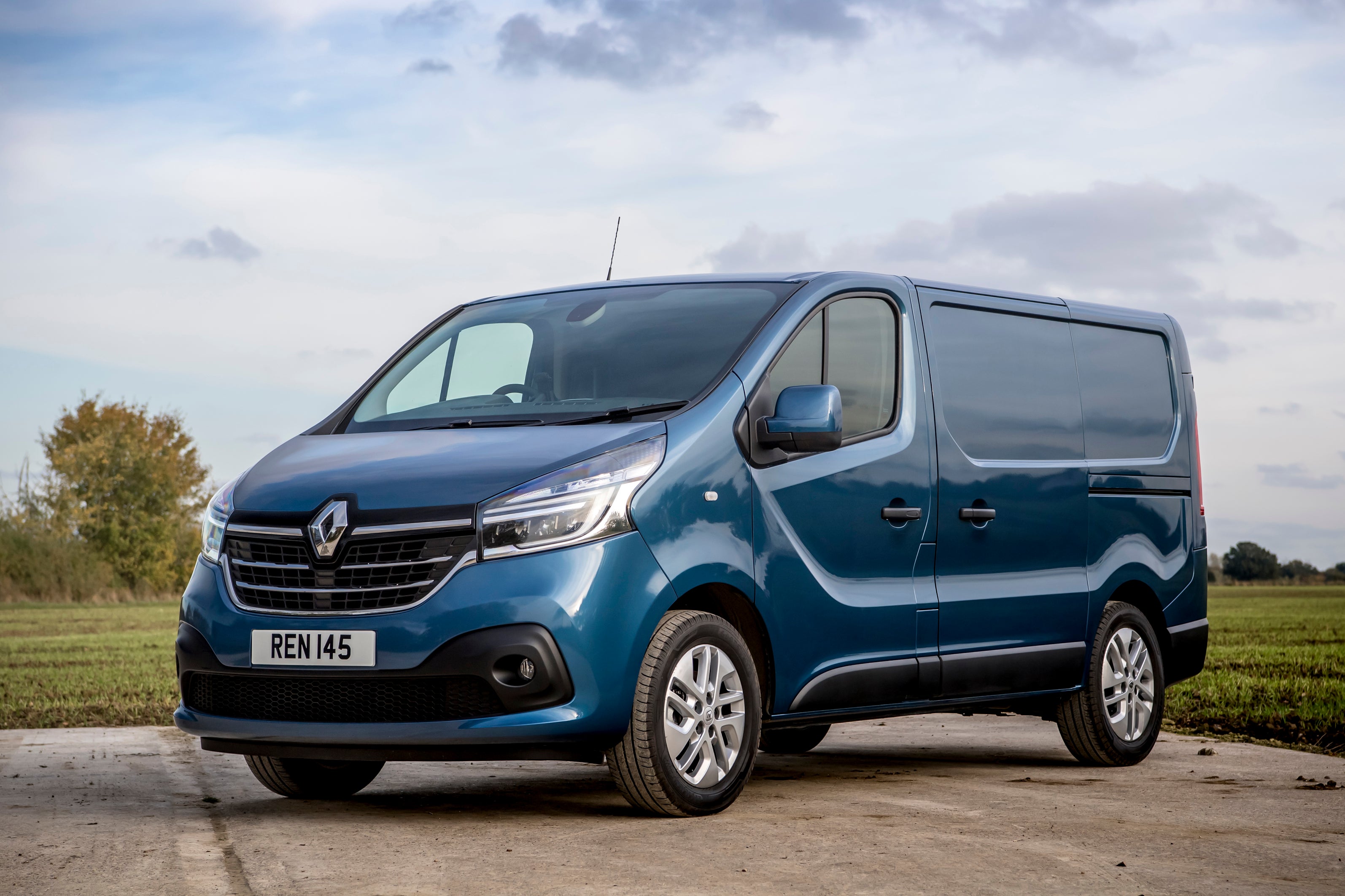 Renault Trafic Front Side View