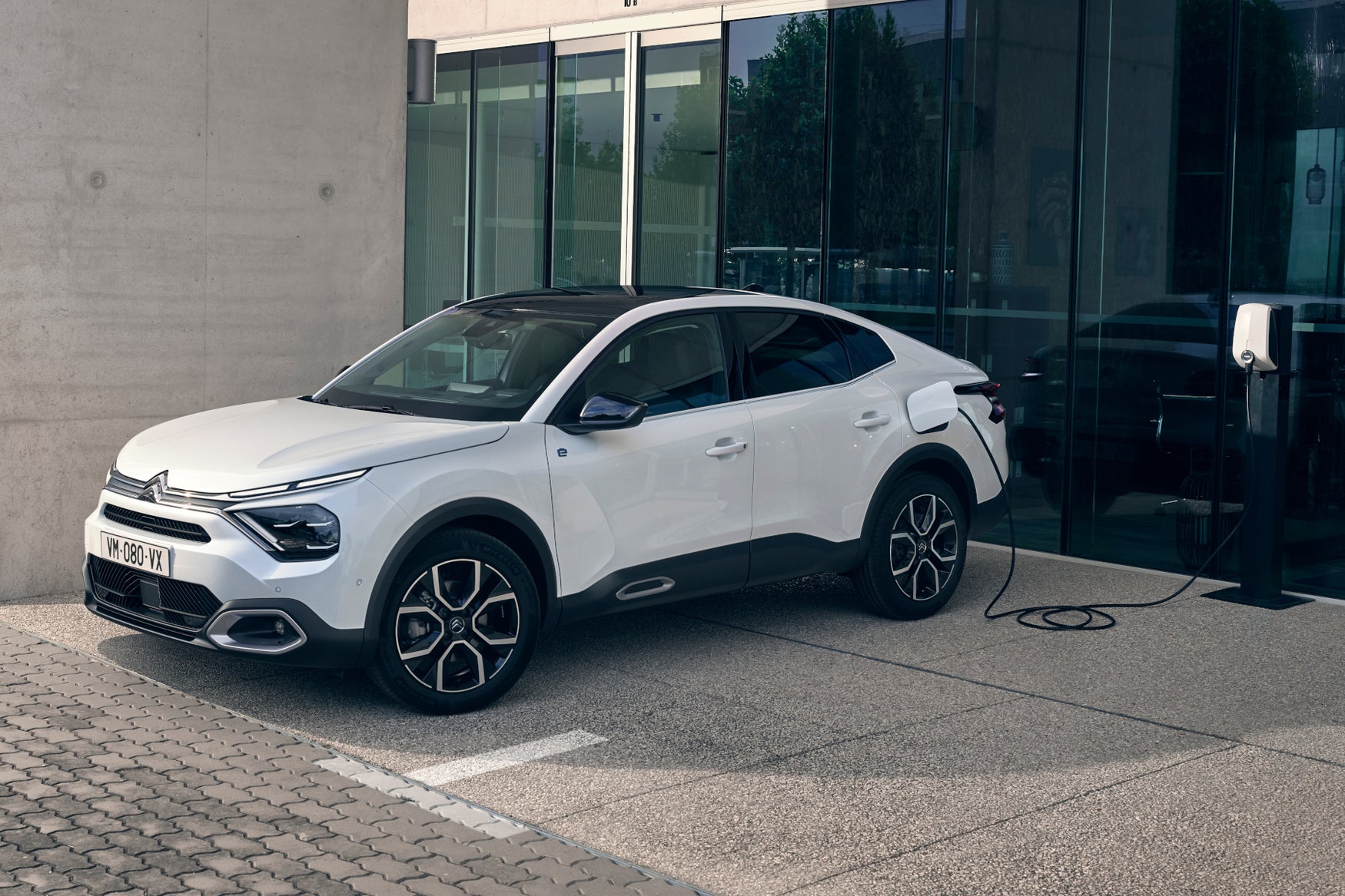 Citroen C4 X 2022: front side