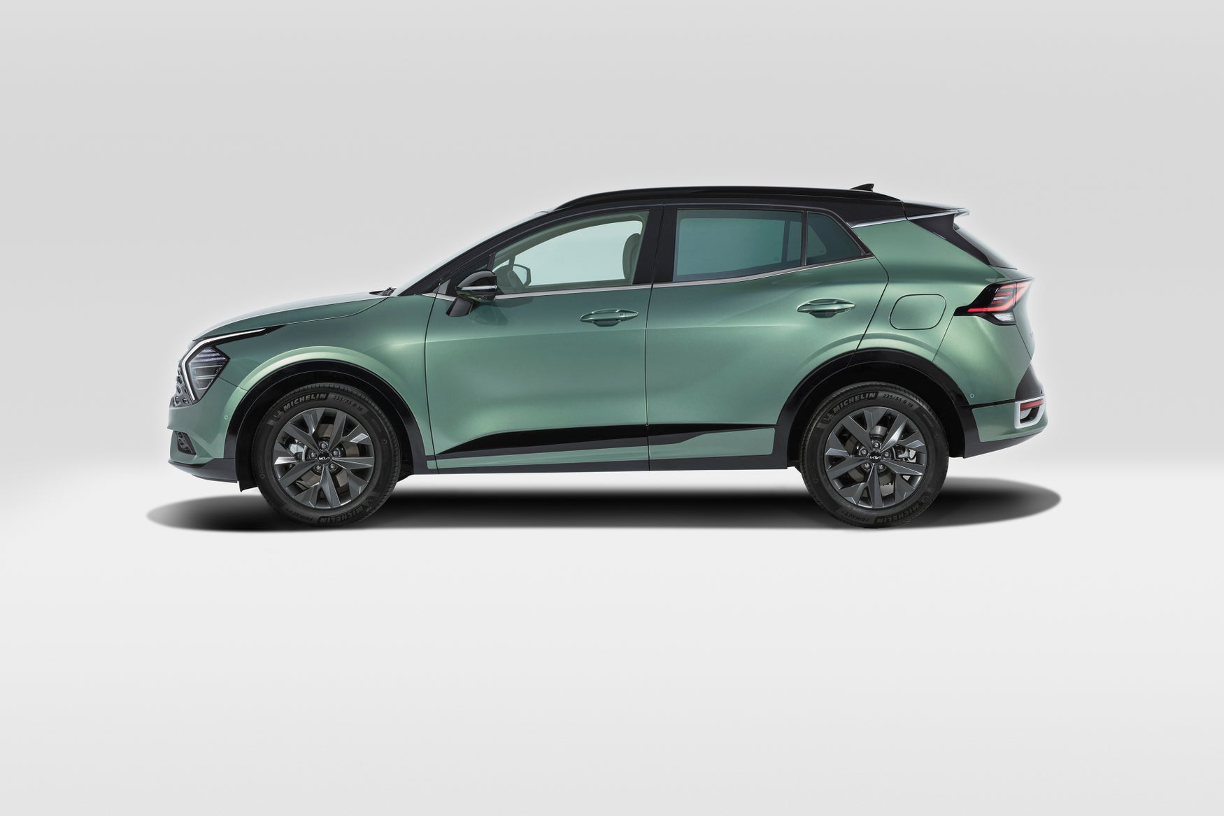 2022 Kia Sportage profile