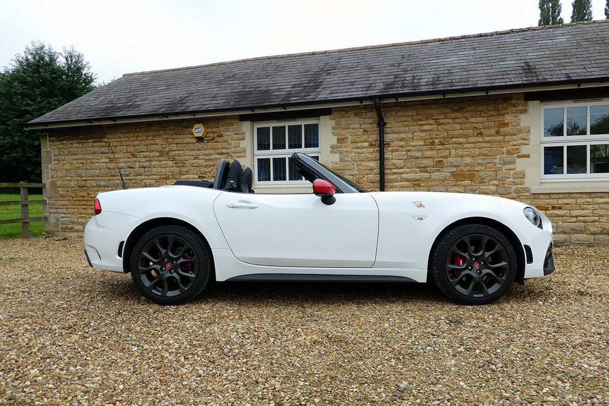 Abarth 124 Spider side picture