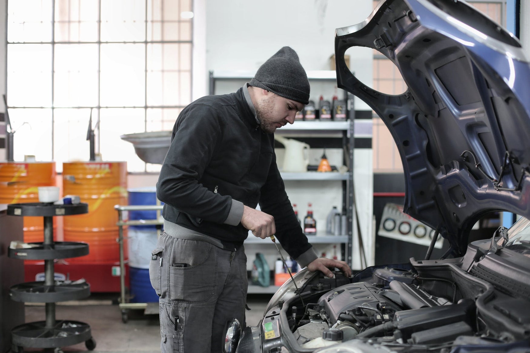 Engine oil servicing
