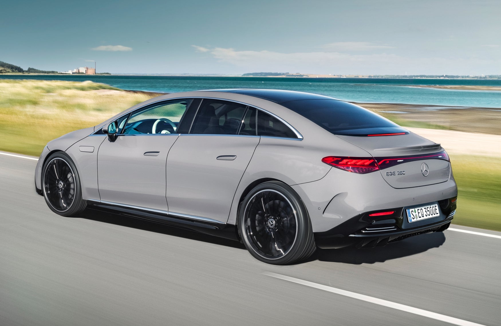 Mercedes-Benz EQE dynamic