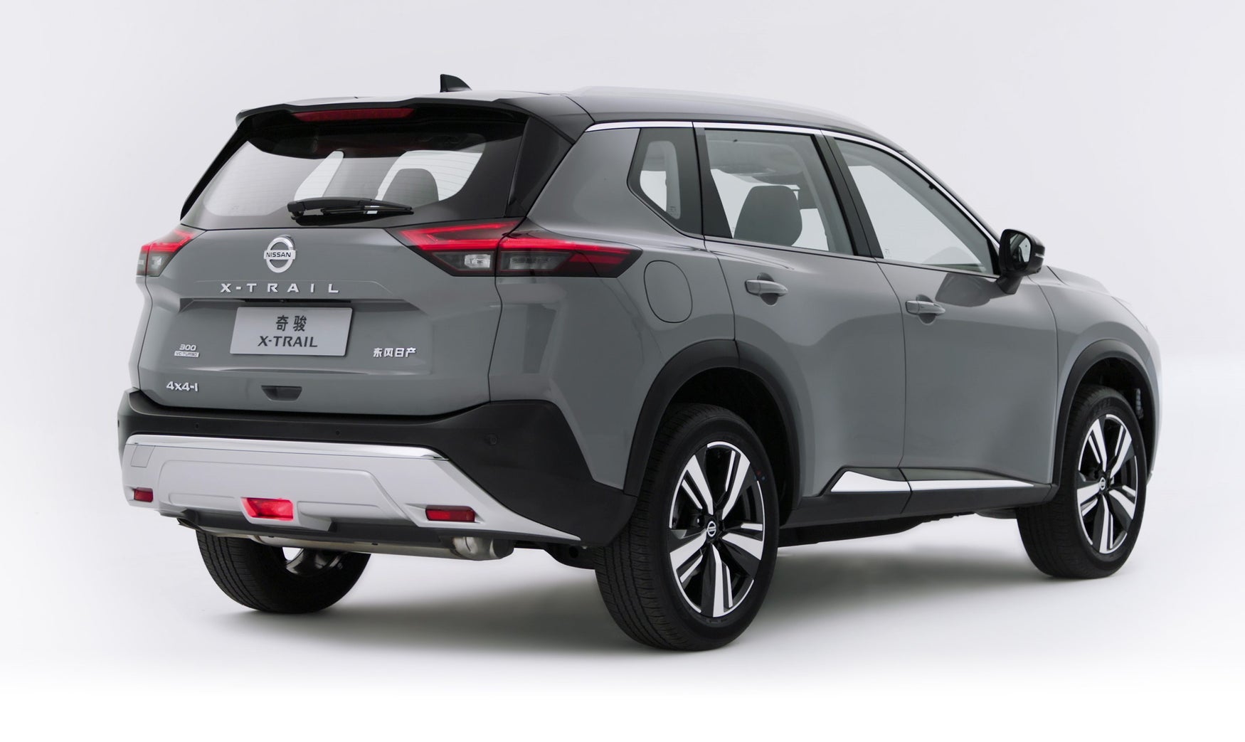 2022 grey Nissan X-Trail rear-three quarter