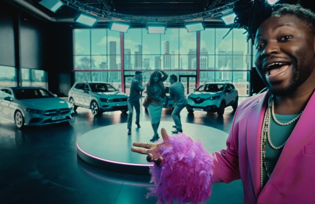 Next, our rapper and Joe head to the dealership and they meet our three stellar dealers, showing Joe the range of quality cars he can choose from. The choice is up to Joe - buy online or through a trusted dealer, either way we’ll make sure he feels good about it.