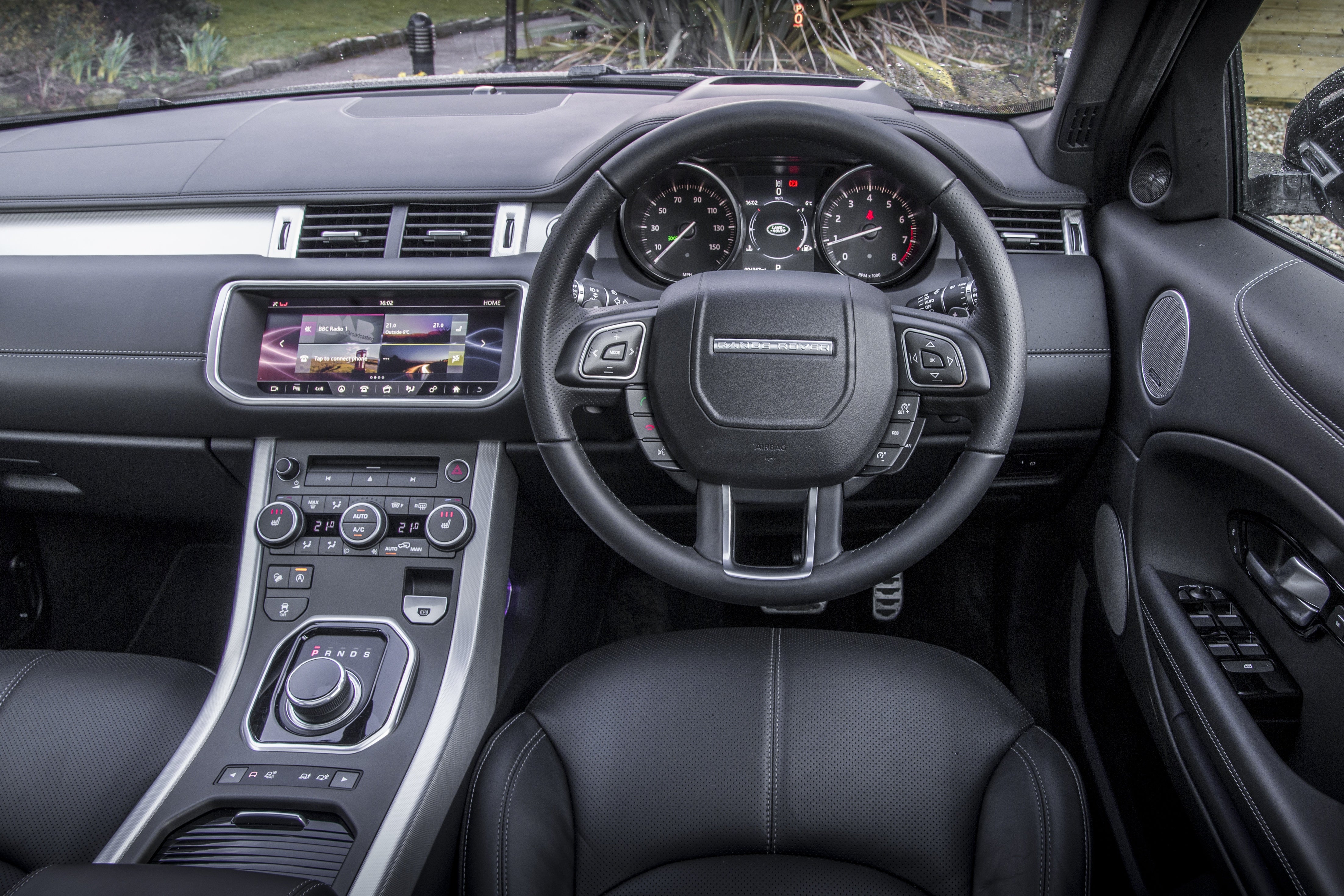 Range Rover Evoque 2011 front interior