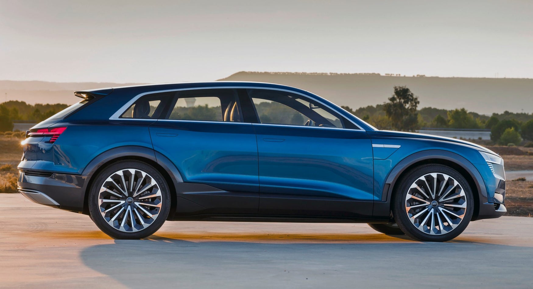 Audi Q6 e-tron profile