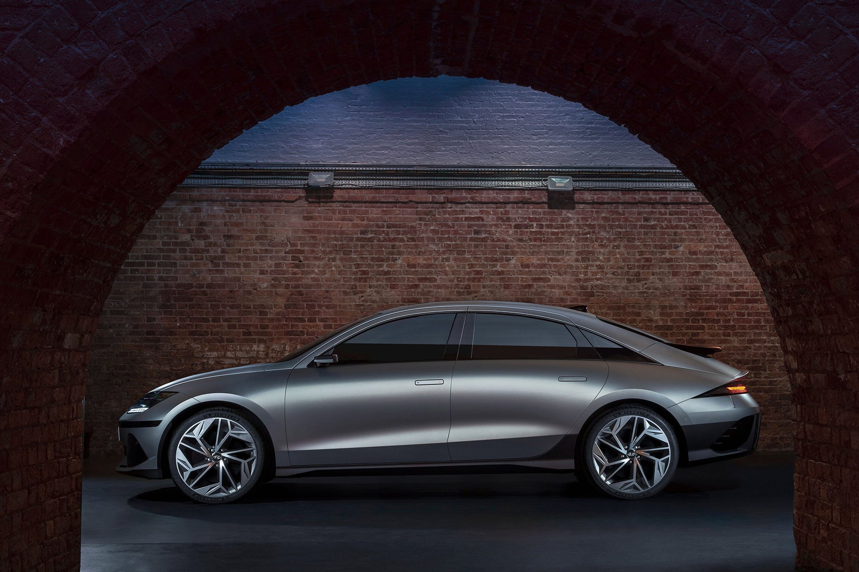 Hyundai Ioniq 6: side profile