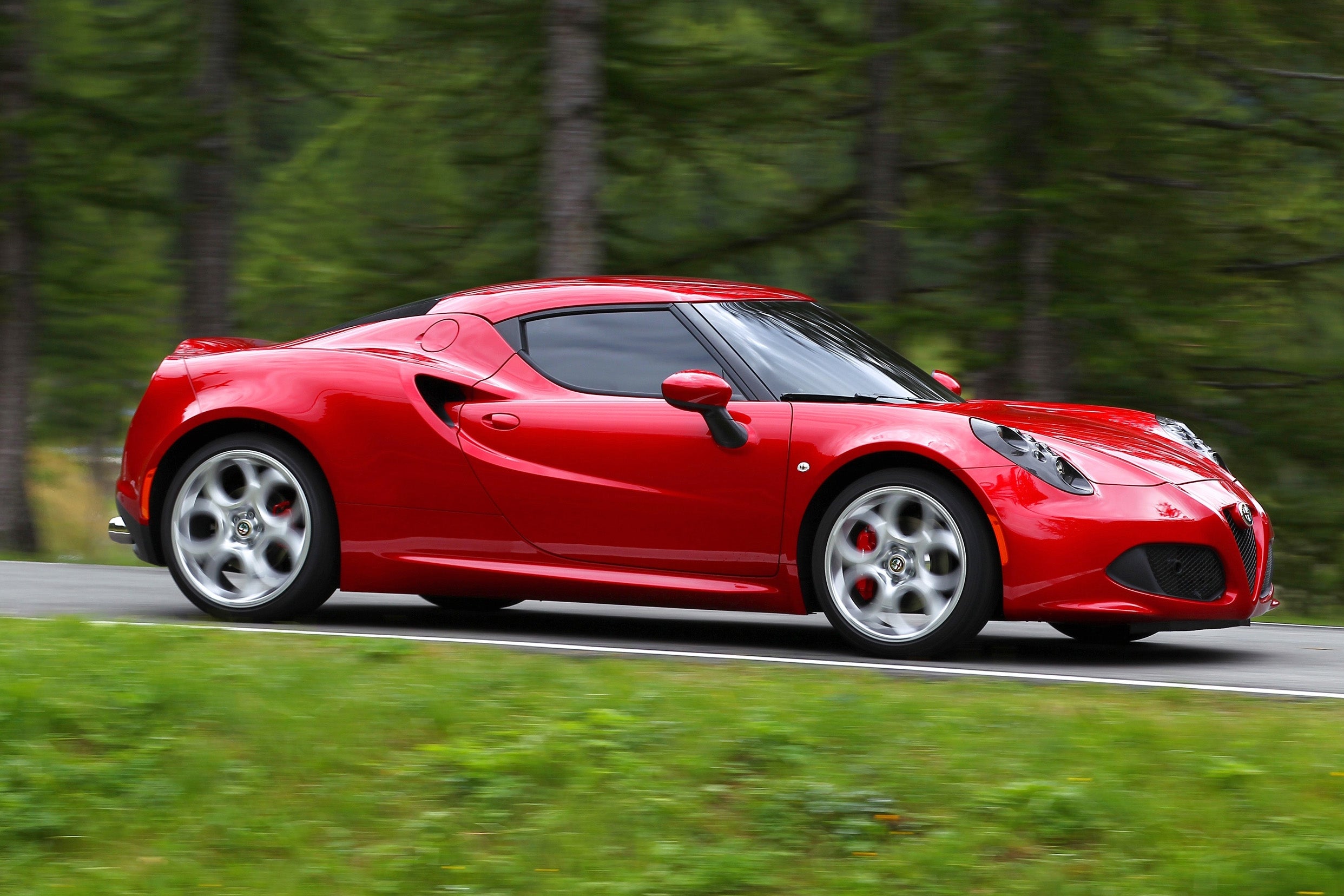 Alfa Romeo 4C driving