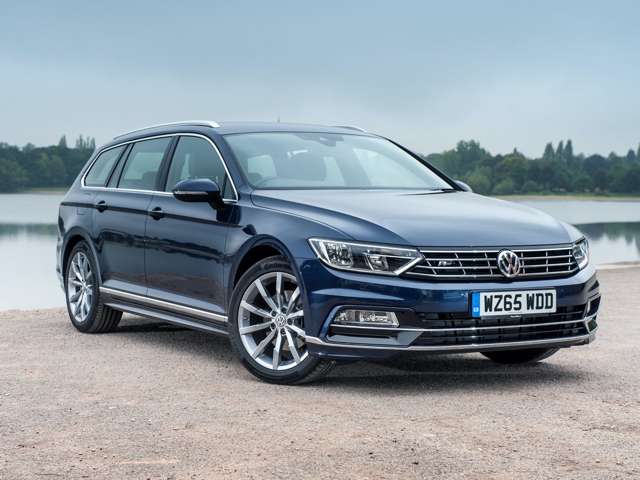Volkswagen Passat Estate front