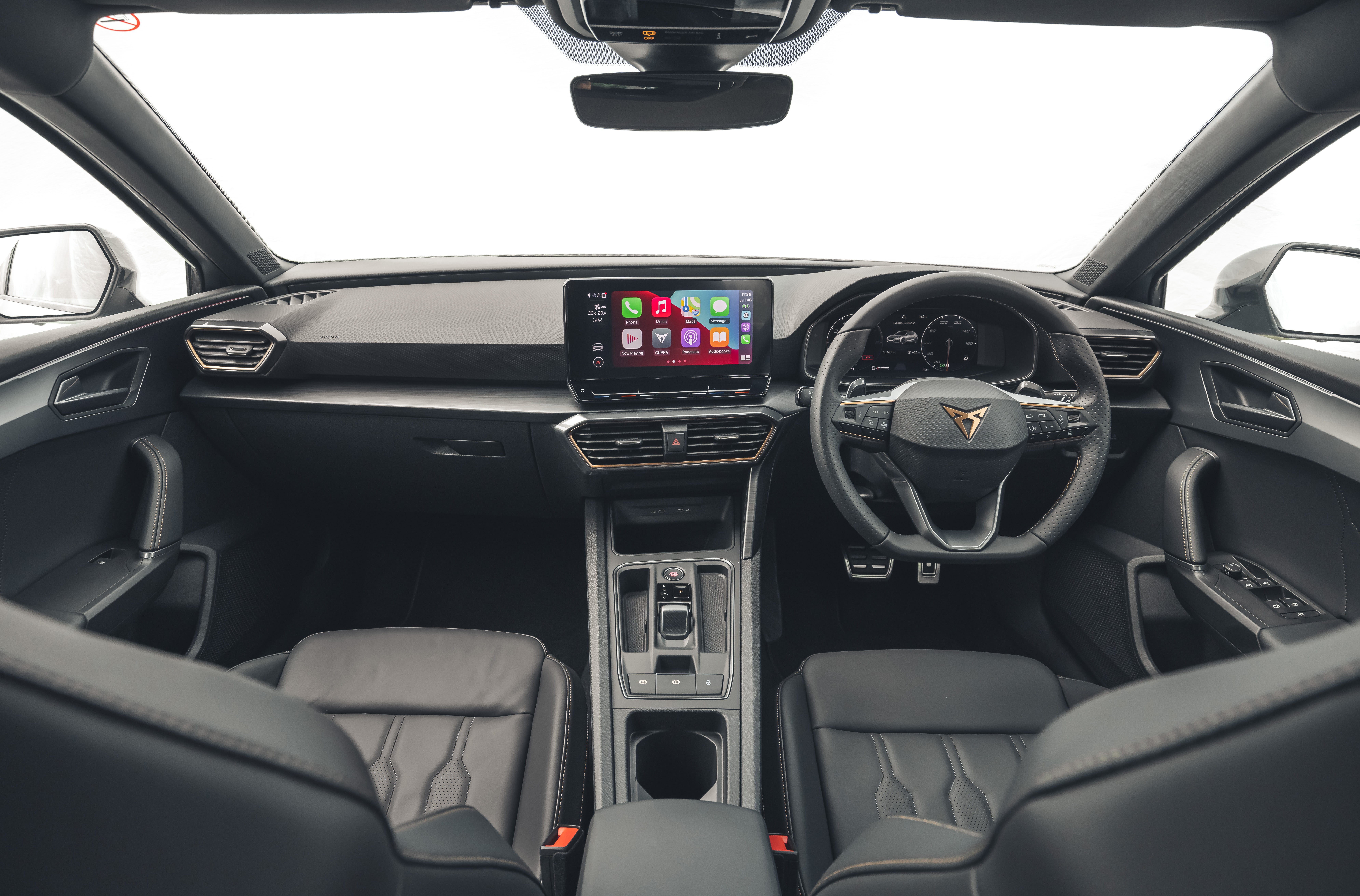 Cupra Leon 2.0 TSI VZ3 300PS dashboard