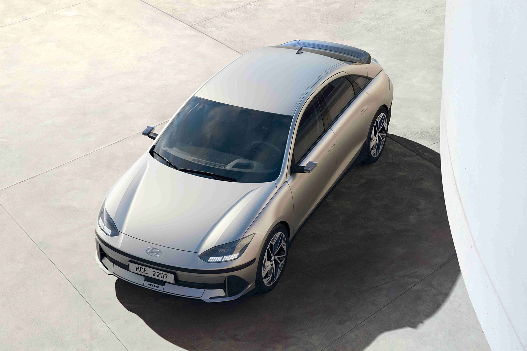 Hyundai Ioniq 6: front static