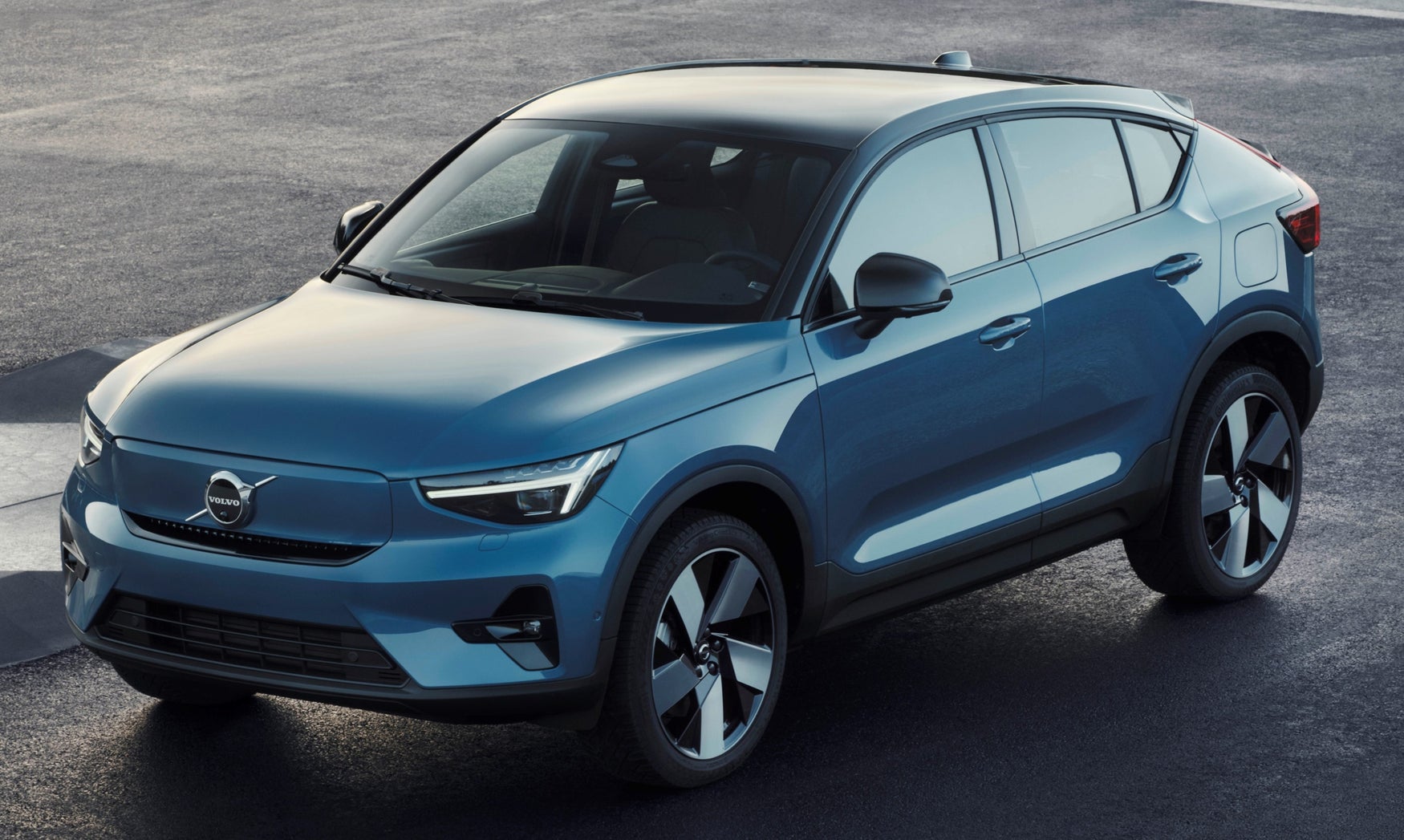 Volvo C40 Recharge front-three quarter