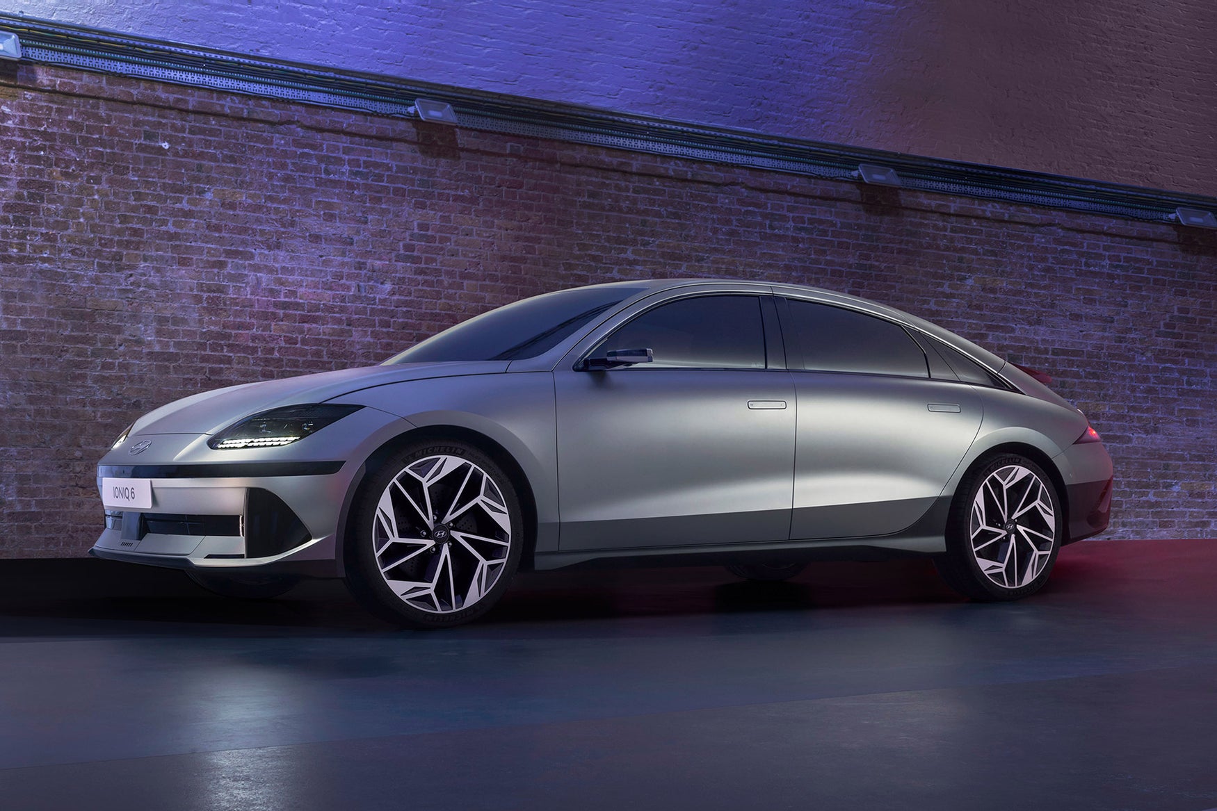 Hyundai Ioniq 6: front static