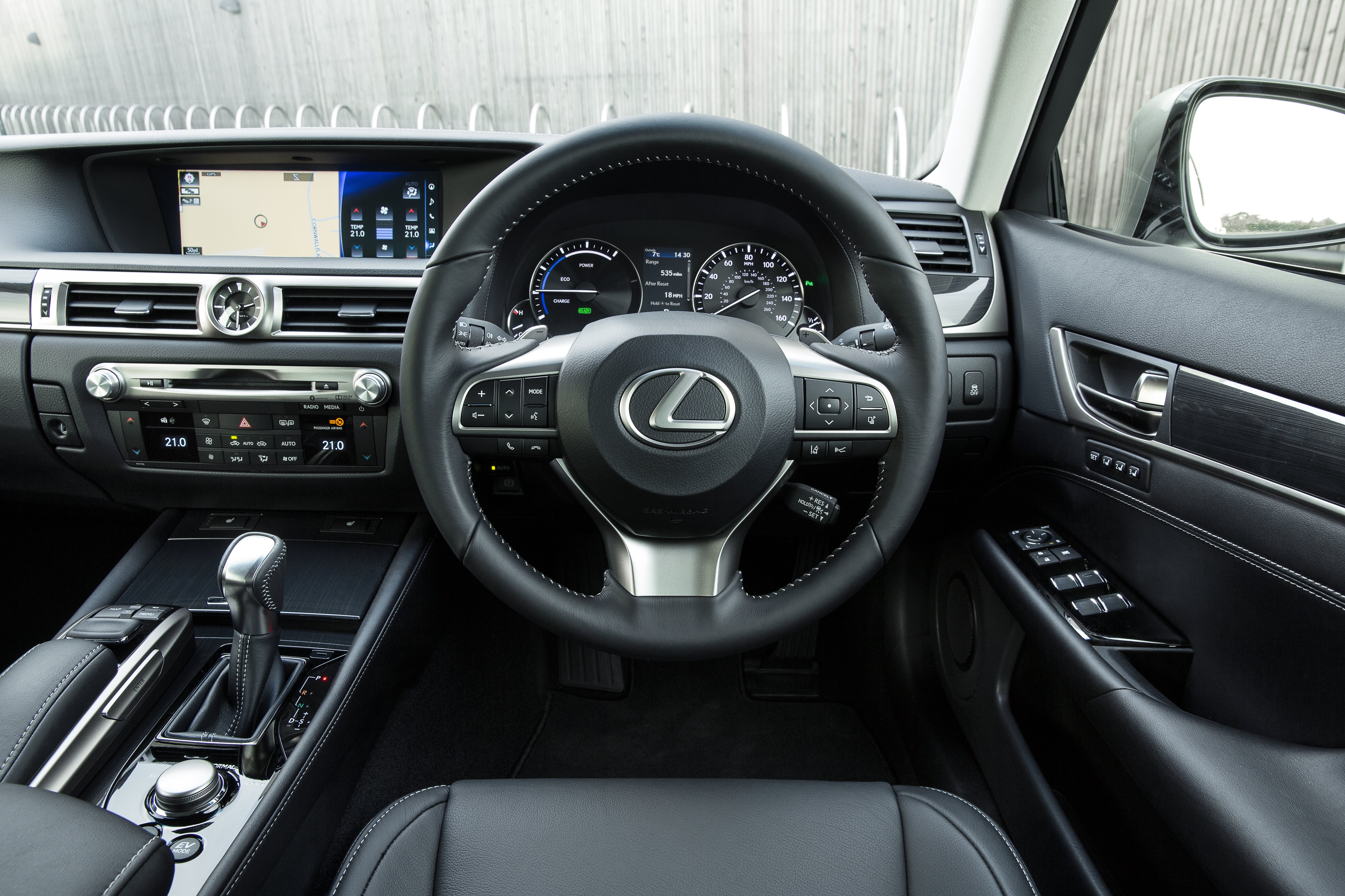 Lexus GS front interior