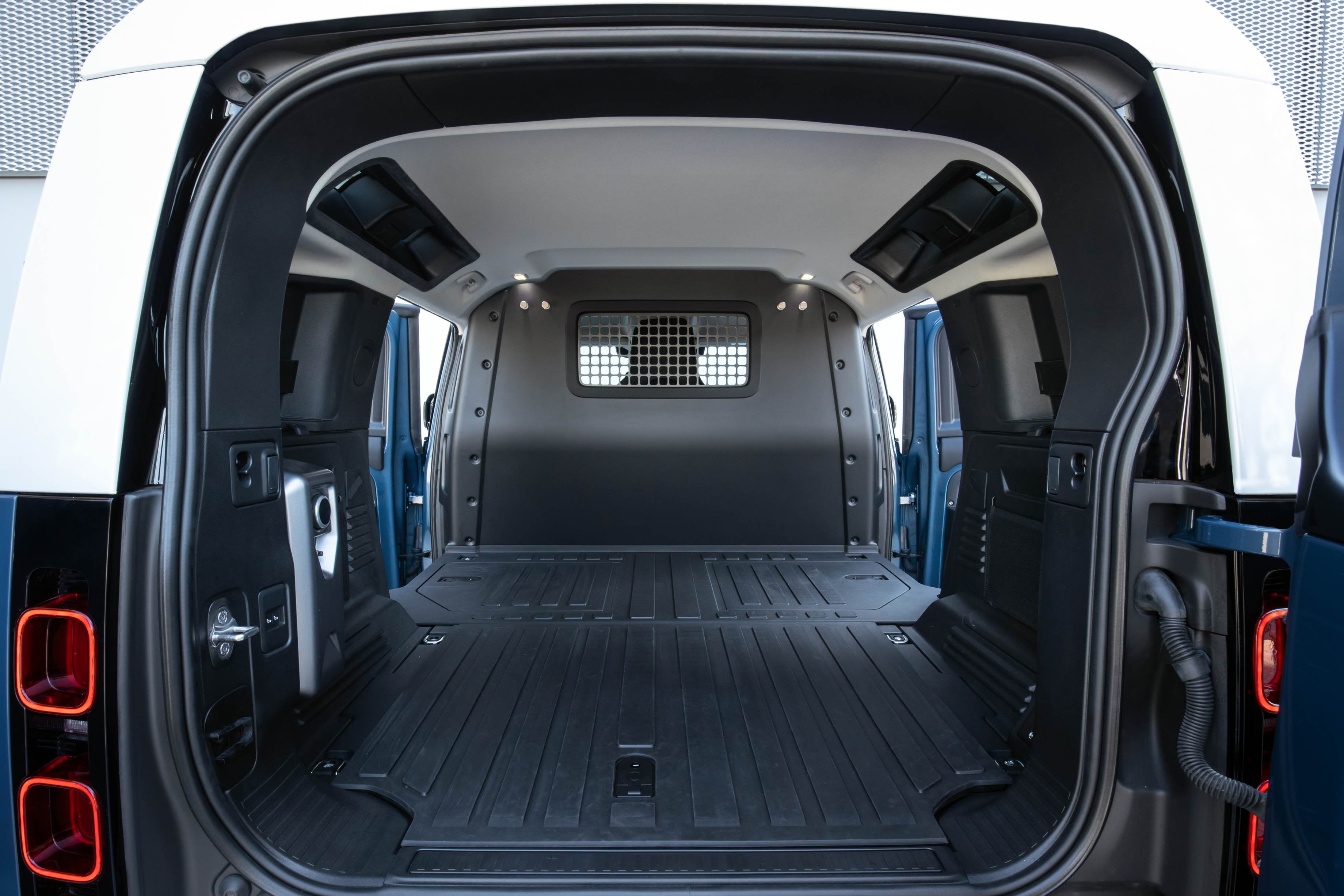 The Defender 110 Hard Top has space for a Euro pallet, while maximum payloads for the 110 peak at 778-800kg