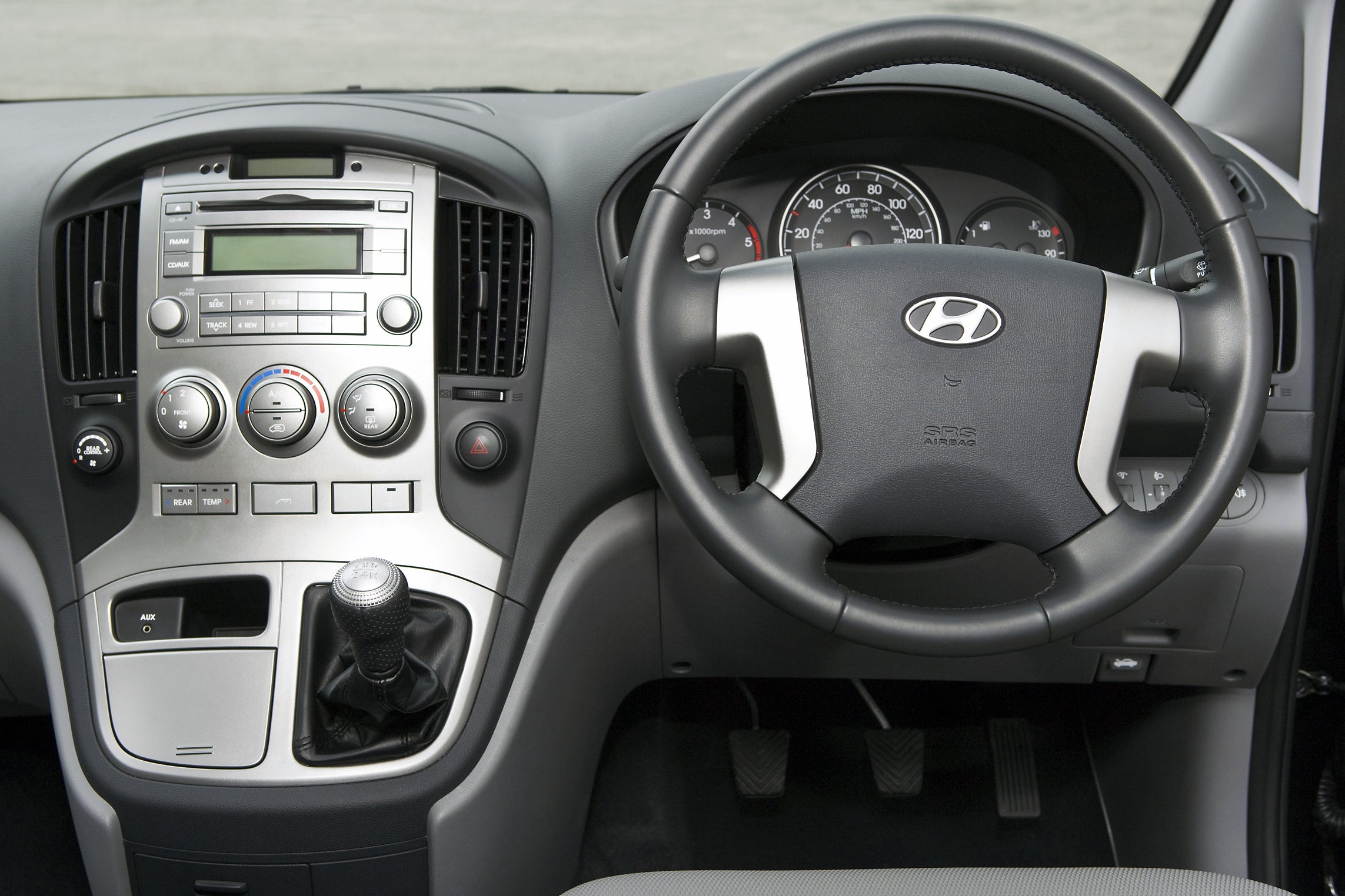 Hyundai i800 front interior
