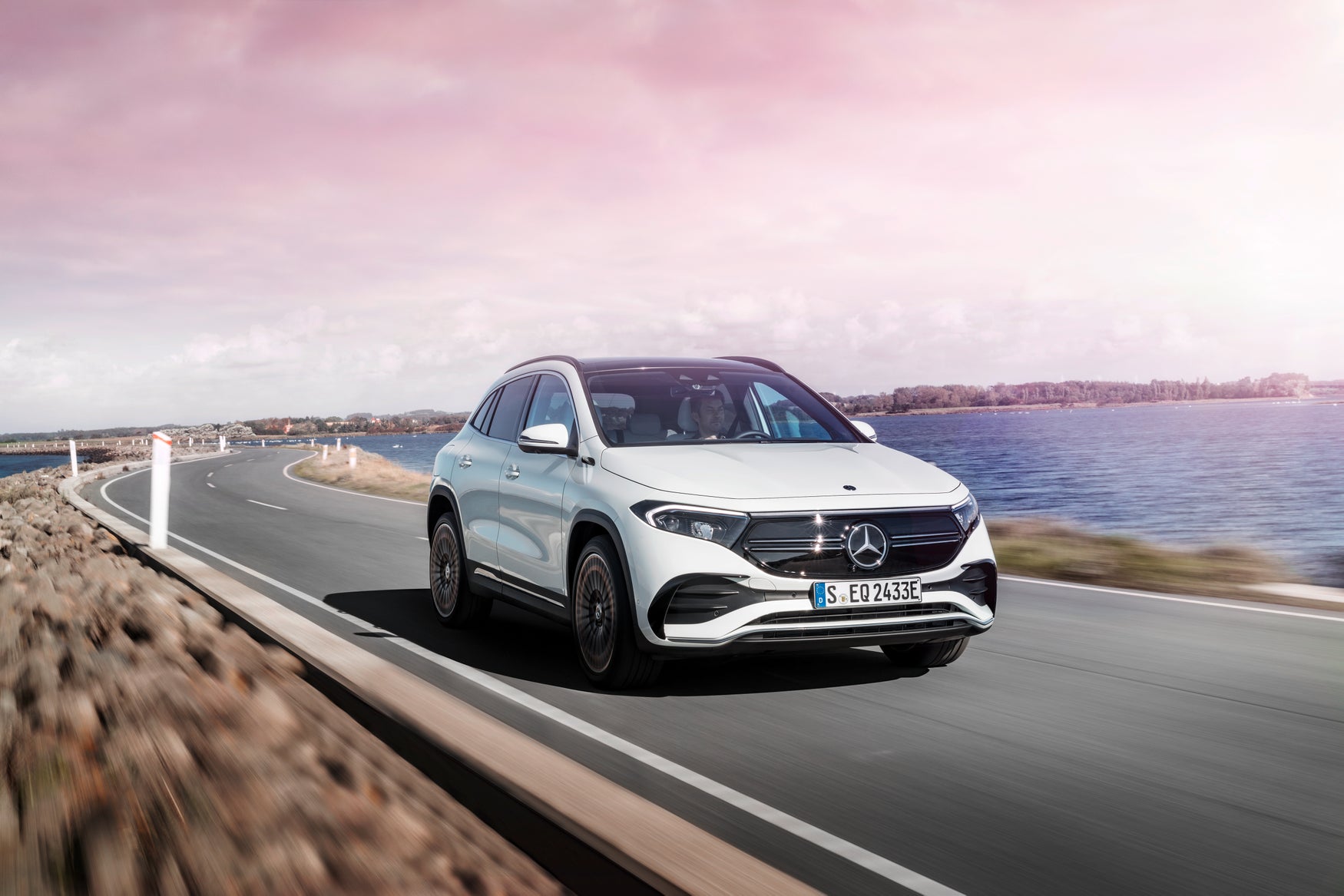 Mercedes-Benz EQA driving