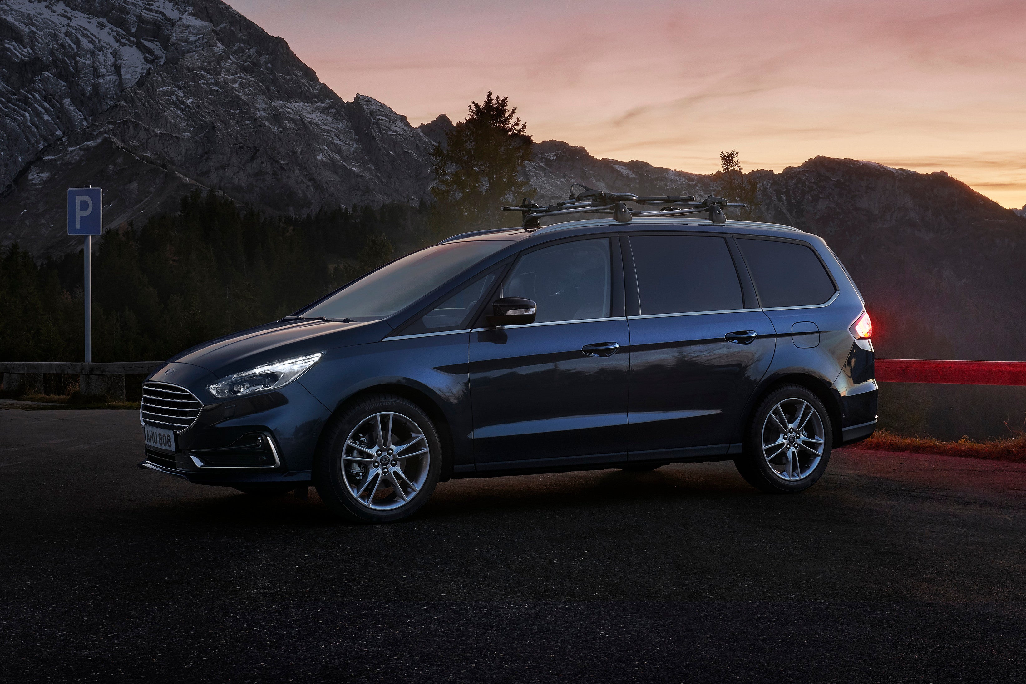 Ford Galaxy Review 2022: side front